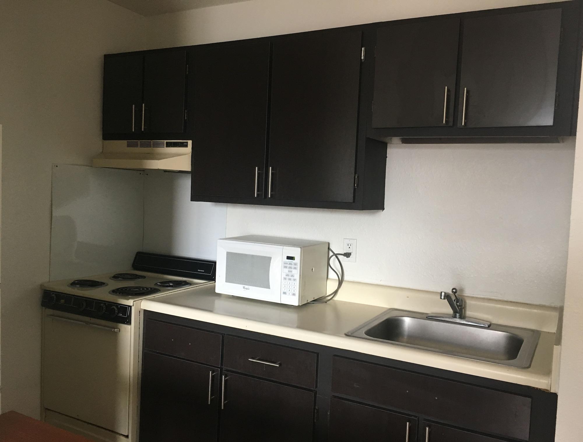 Welcome Suites Hazelwood Extended Stay Hotel Bagian luar foto