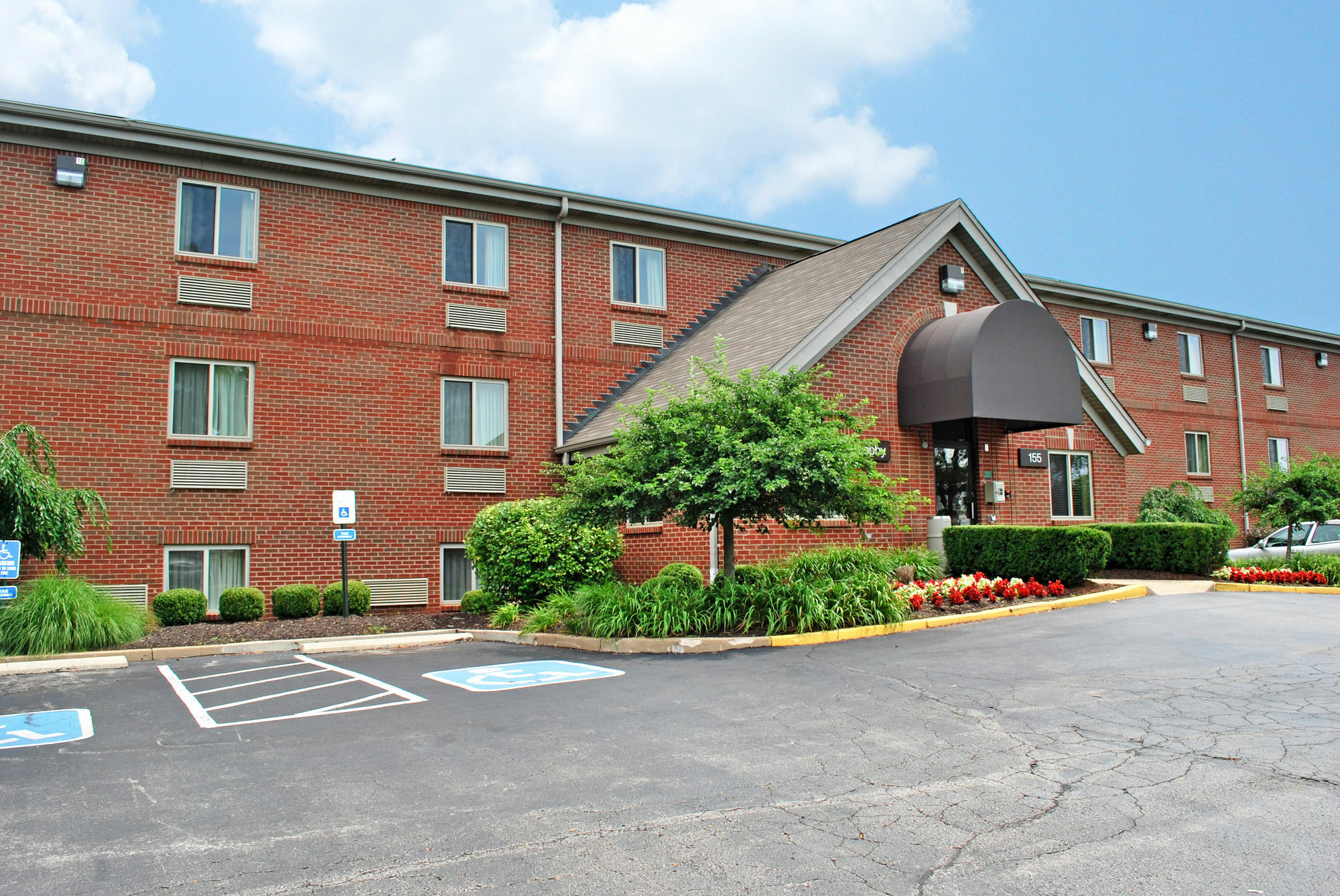 Welcome Suites Hazelwood Extended Stay Hotel Bagian luar foto